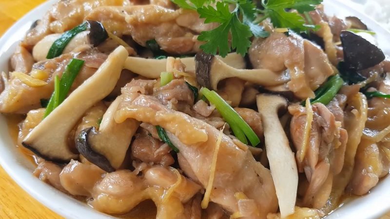 Cách làm ức gà xào nấm giảm cân ngon, ít calo, dễ thực hiện