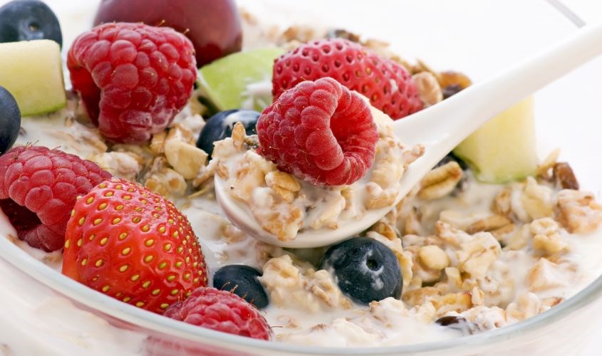 Cách ăn ngũ cốc giảm cân với sữa chua đúng cách